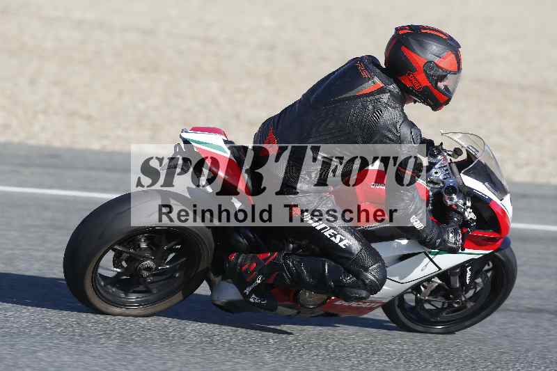 /02 28.-31.01.2025 Moto Center Thun Jerez/gruen-green/92